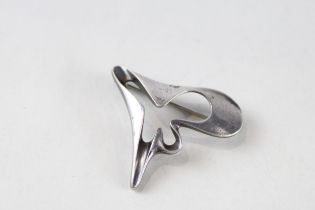 A silver brooch by Georg Jensen (12g)