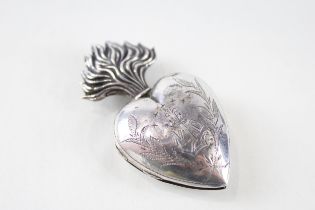 A 19th century silver flaming heart snuff box pendant (10g)