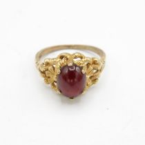 9ct gold and garnet ring. Fully hallmarked (3g) Size L
