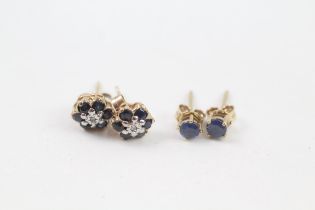 2 x 9ct gold diamond & sapphire stud earrings (1.6g)
