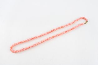 9ct gold clasp coral single strand necklace (14.1g)