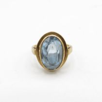 9ct gold blue synthetic spinel single stone ring (3.4g) Size I