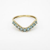 HM 9ct gold wishbone style ring with pale blue stones (1.3g) Size P