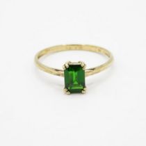HM 9ct gold ring with Green stone (1.6g) Size T