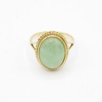 HM gold ring with green centre stone (3.6g) Size N