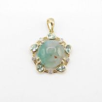 HM 9ct gold pendant with green centre stone and bail (4.3g)