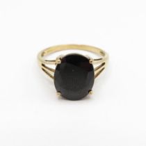 HM 9ct gold dress ring with black oval centre stone (2.3g) N