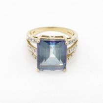 HM 9ct gold dress ring with large blue centre stone and white stones on shoulders (4.3g) Size N