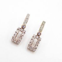 HM 9ct gold earrings decorated with white stones (3.3g)