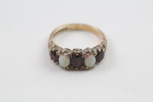 9ct gold opal & garnet five stone ring (3.8g) Size P