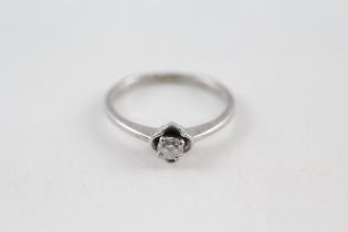 9ct white gold diamond ring (1.8g) Size M