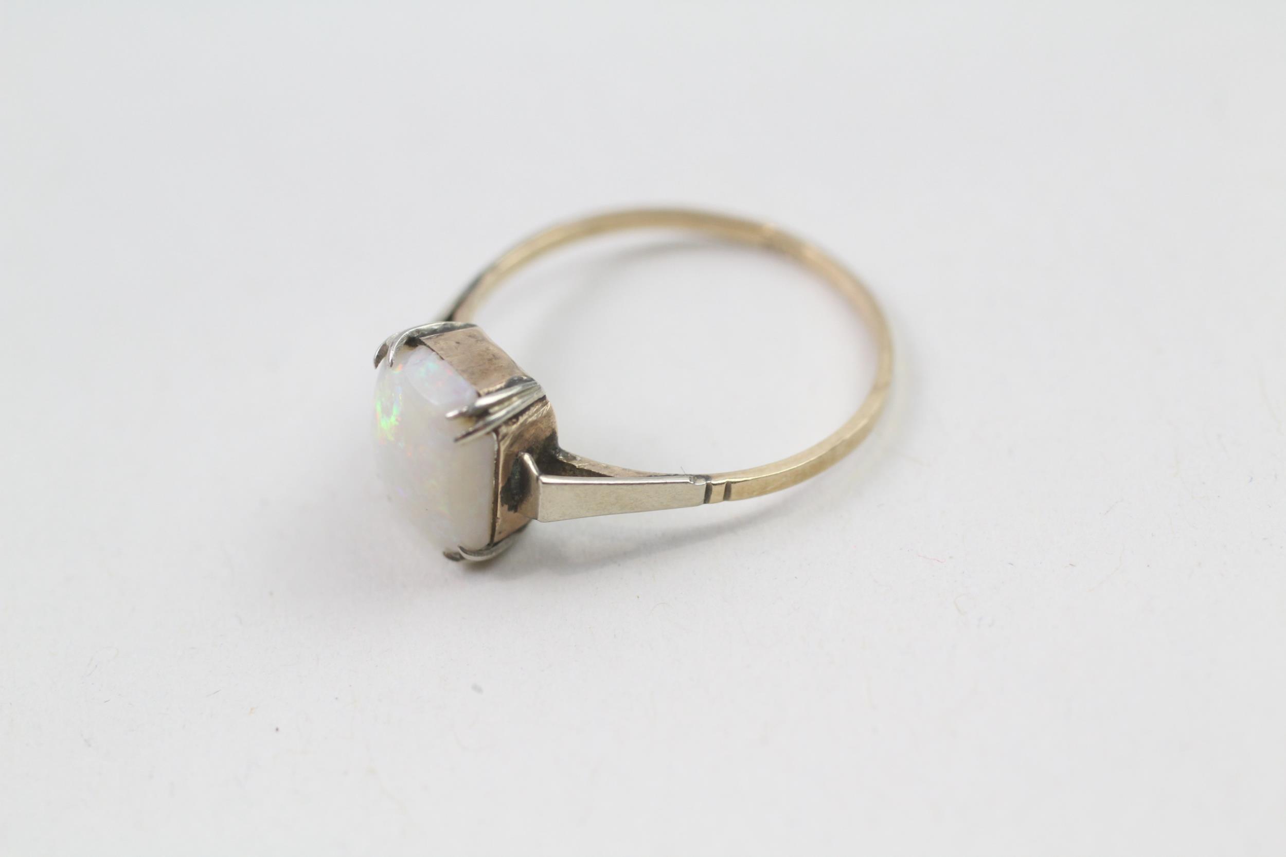9ct gold opal dress ring (1.2g) Size N 1/2 - Image 2 of 4
