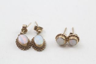 2x 9ct gold opal earrings (3.3g)