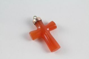 7ct gold carnelian cross pendant (6.1g)