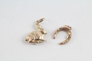 2x 9ct gold rabbit & horseshoe charms (1.1g)