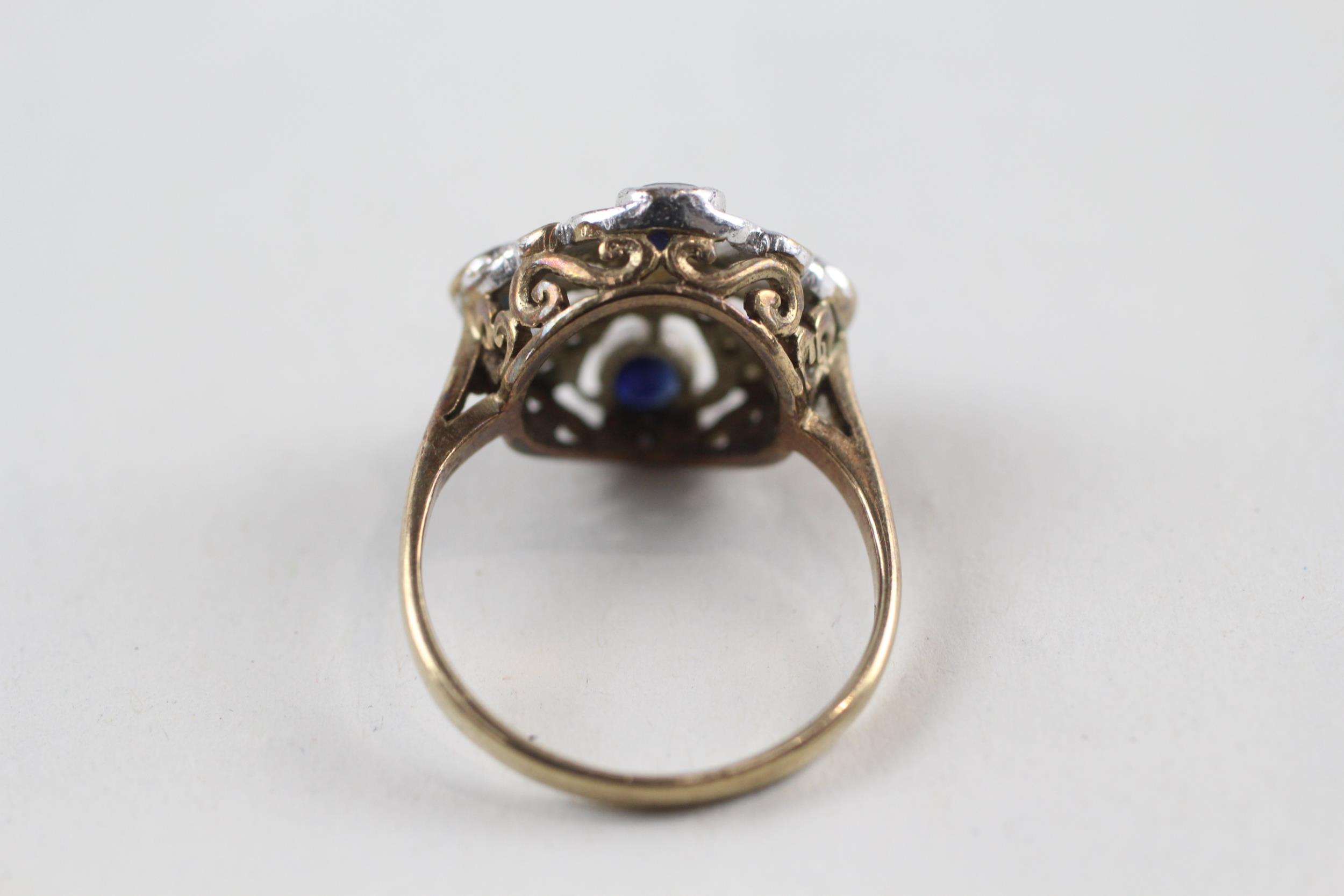 9ct gold diamond & sapphire dress ring (3.2g) Size M - Image 4 of 5