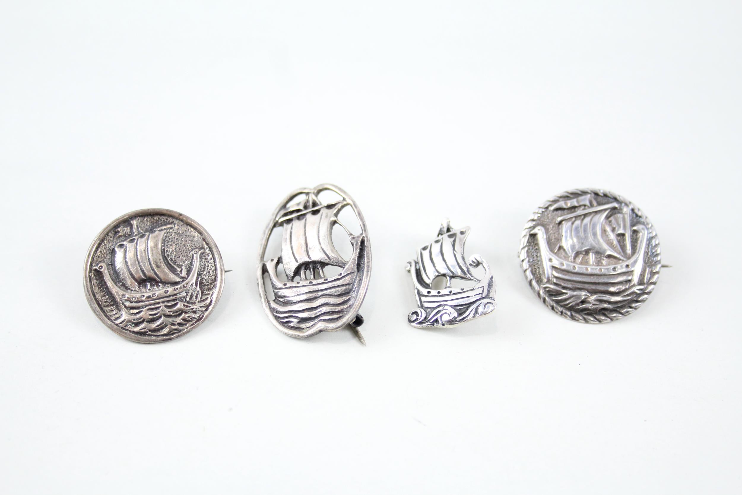 Four silver ship brooches (28g)