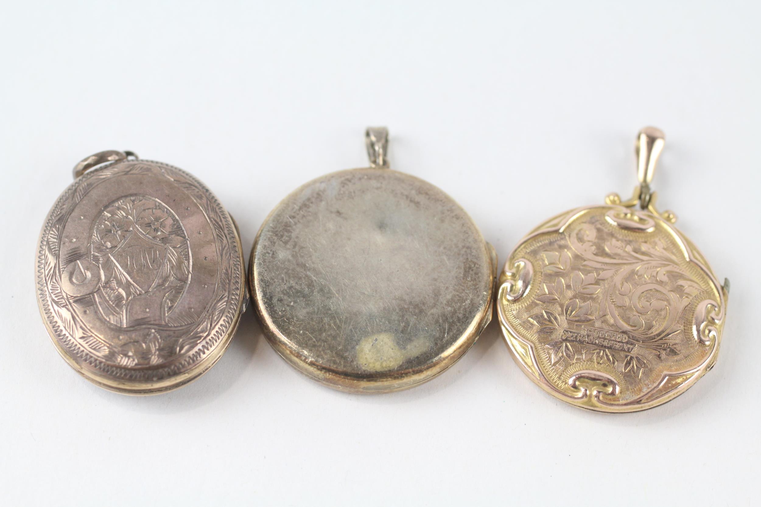 3x 9ct gold back & front antique patterned lockets (24.1g) - Image 5 of 5