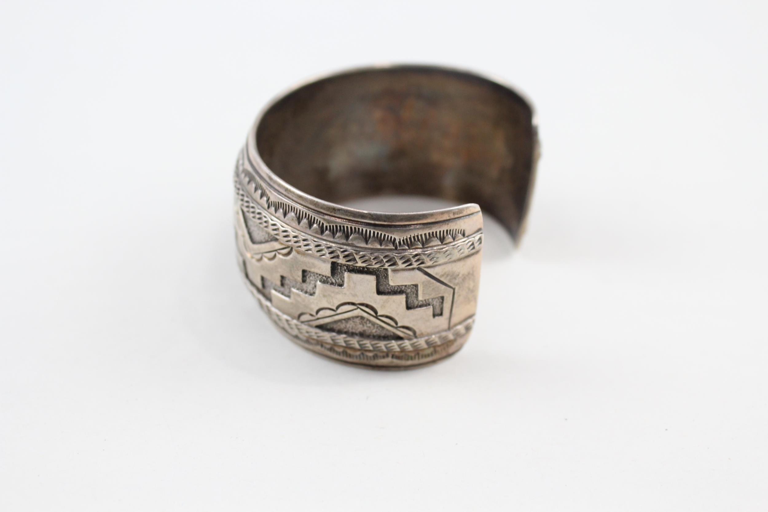 Silver Navajo bangle signed R. Wylie (55g) - Image 3 of 6