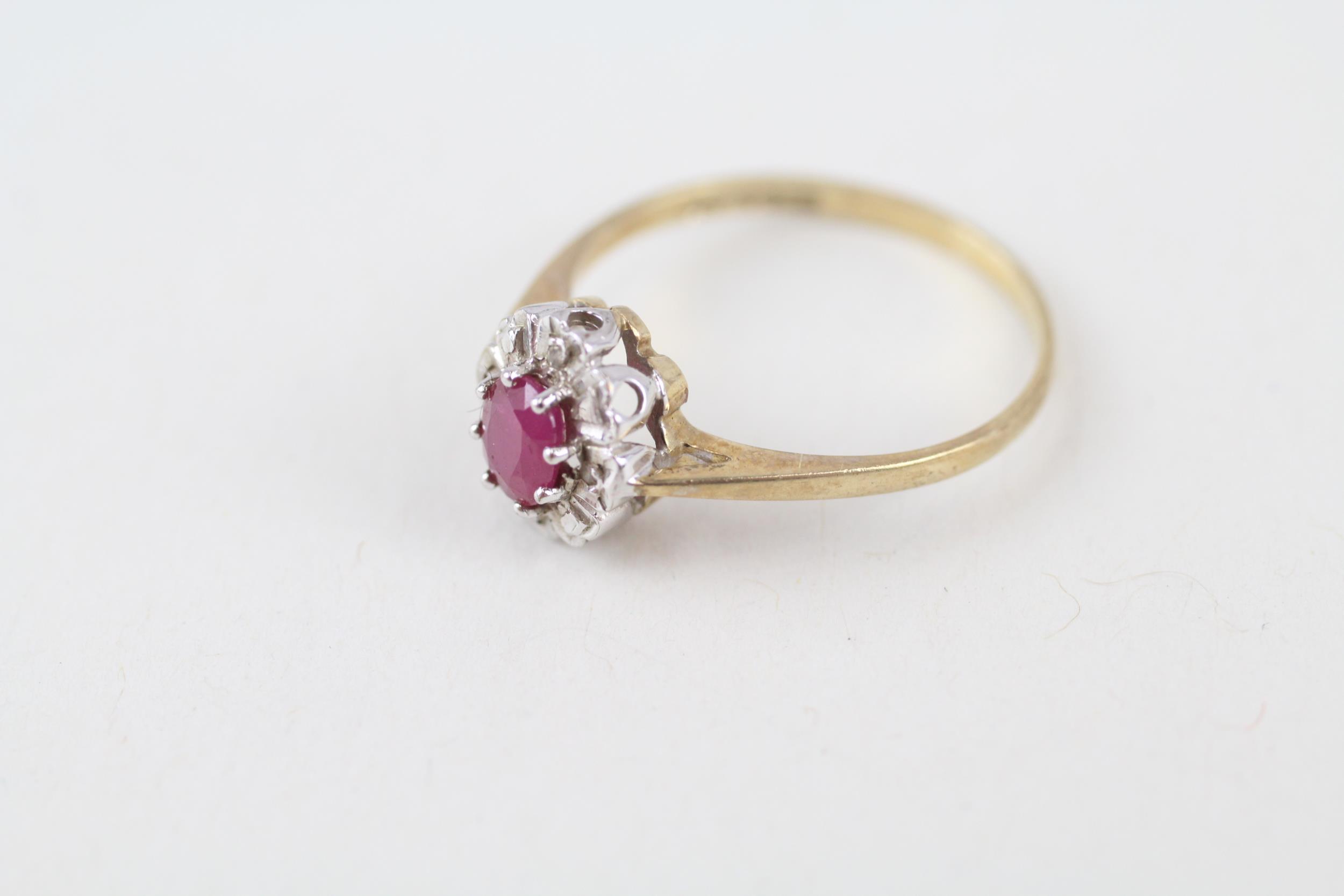 9ct gold ruby & diamond cluster ring (1.5g) Size O - Image 3 of 4