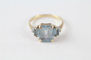 9ct gold blue topaz & diamond dress ring (3.3g) Size R