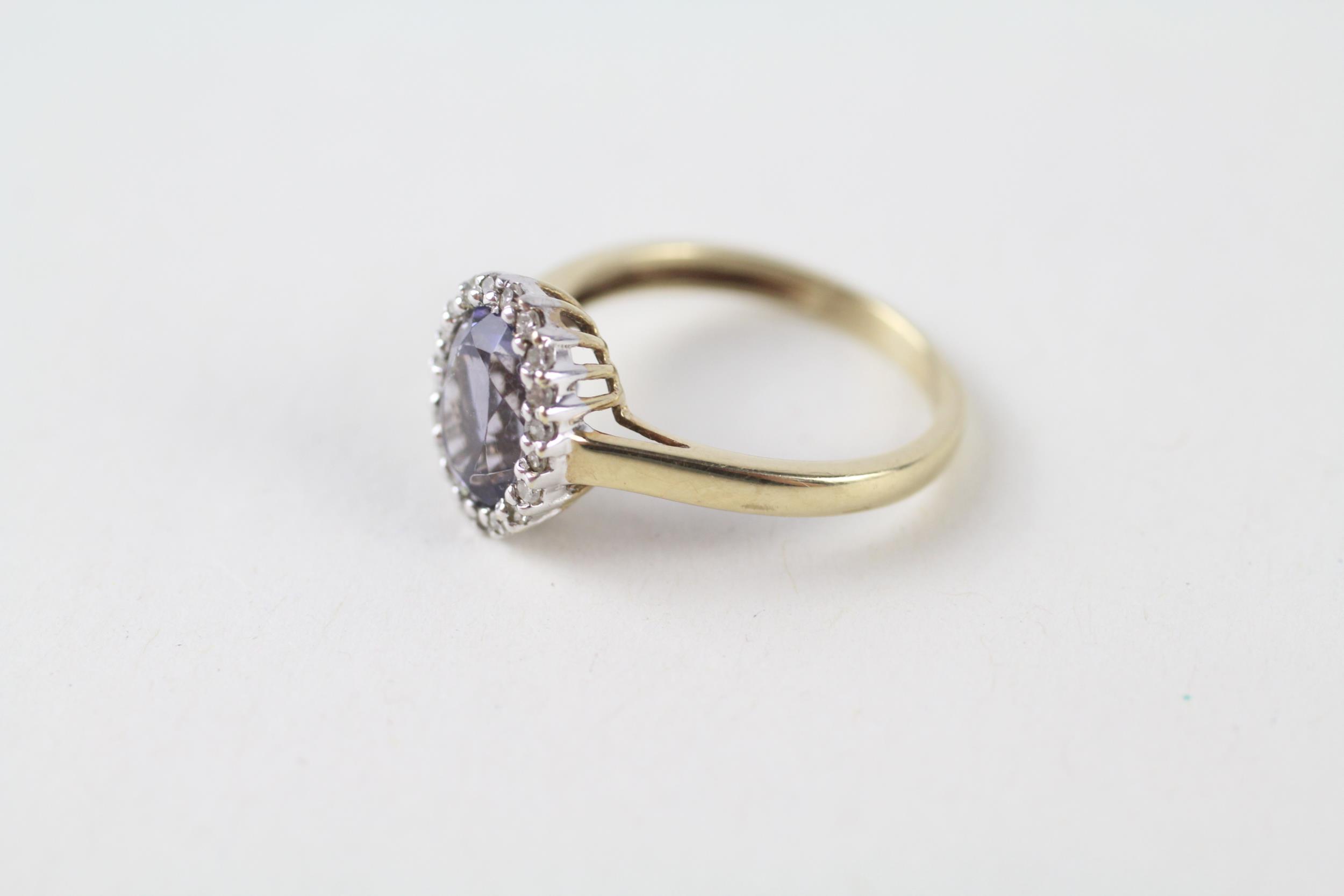 9ct gold diamond & iolite oval halo ring (1.8g) Size I - Image 3 of 4