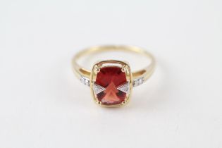 9ct gold red gemstone & diamond dress ring (2.2g) Size O