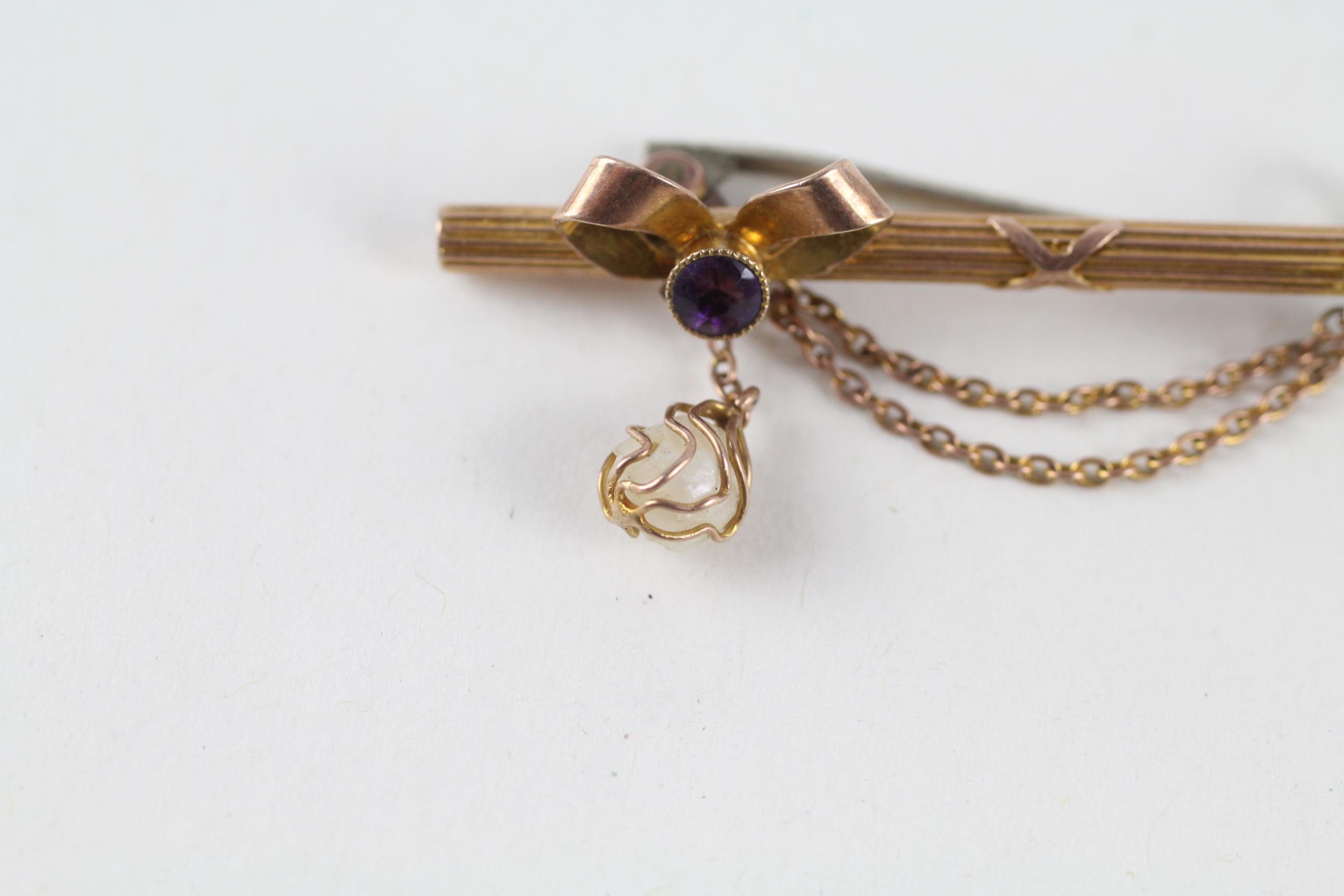 9ct gold antique amethyst & pearl bow brooch with base metal pin (2.1g) - Image 4 of 4