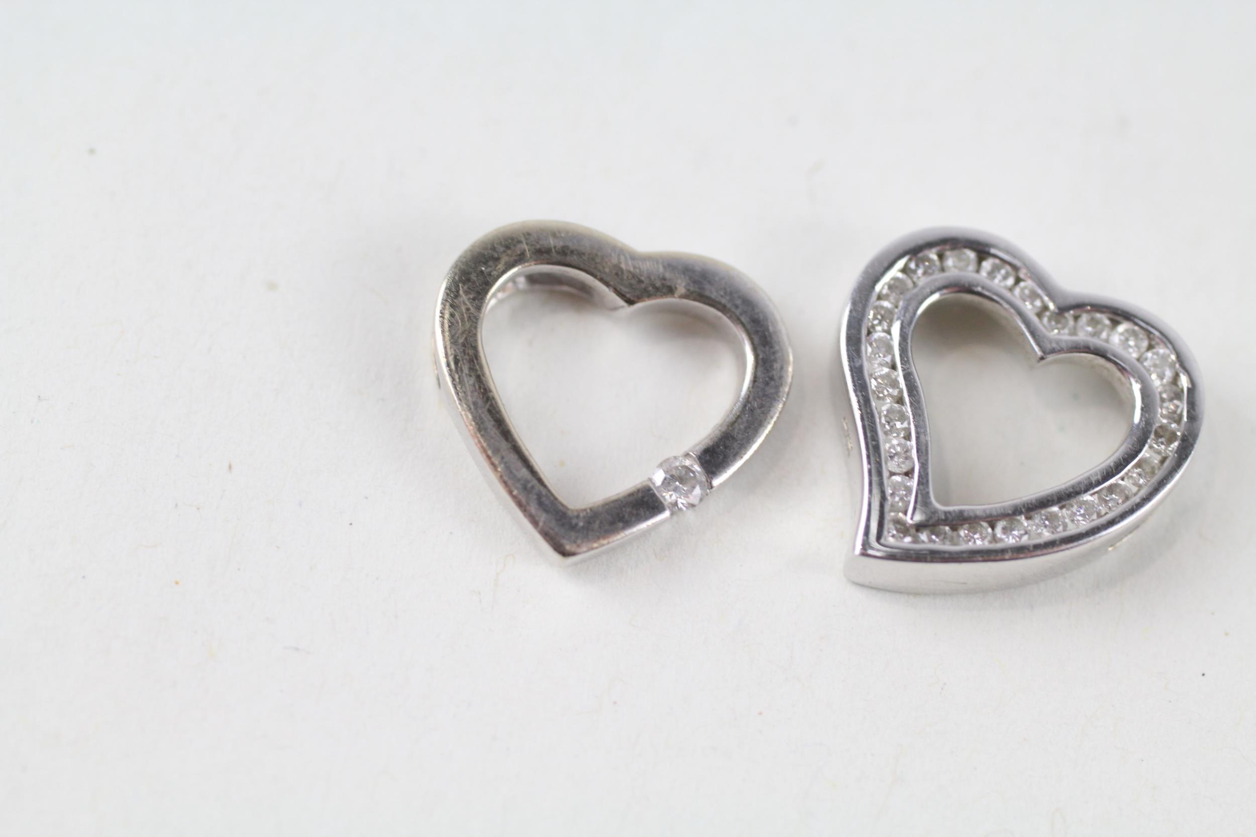 2x 9ct white gold diamond heart shaped pendants (2.8g) - Image 3 of 4