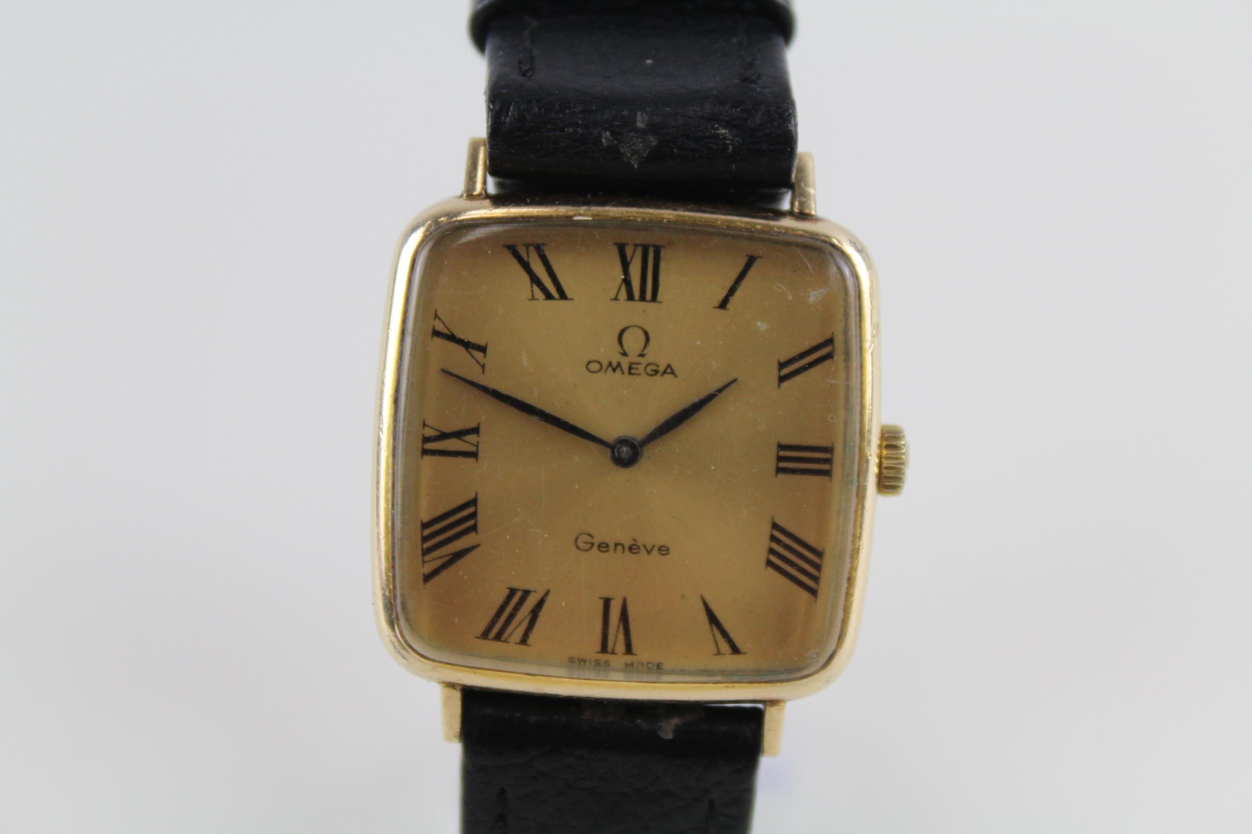 OMEGA GENEVE Unisex Square Dial Gold Tone WRISTWATCH Hand-wind WORKING // OMEGA GENEVE Unisex Square - Image 2 of 5