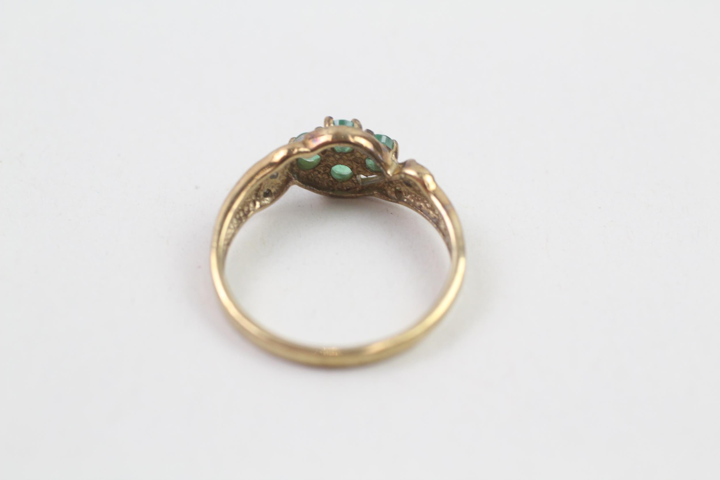 9ct gold diamond & emerald dress ring (2.2g) Size P - Image 3 of 5