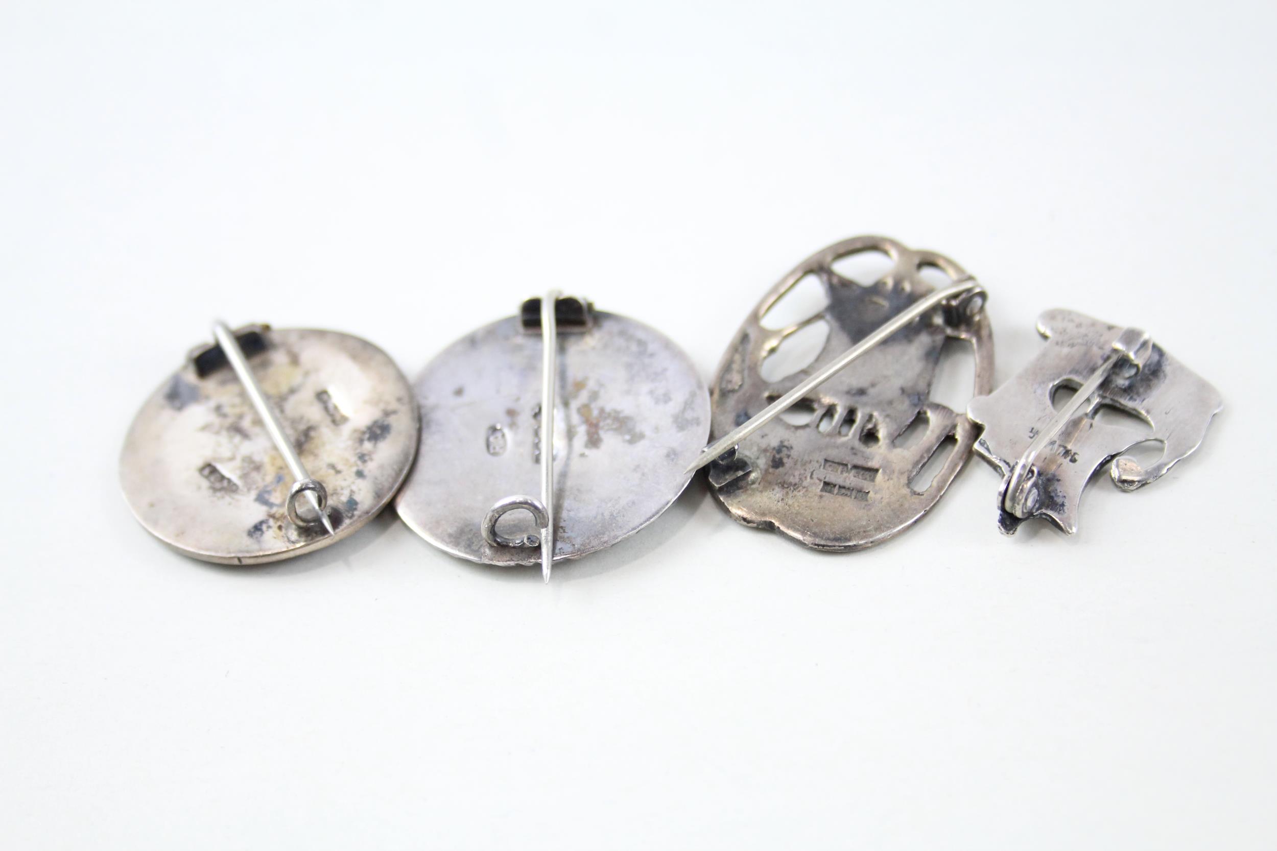 Four silver ship brooches (28g) - Image 5 of 5