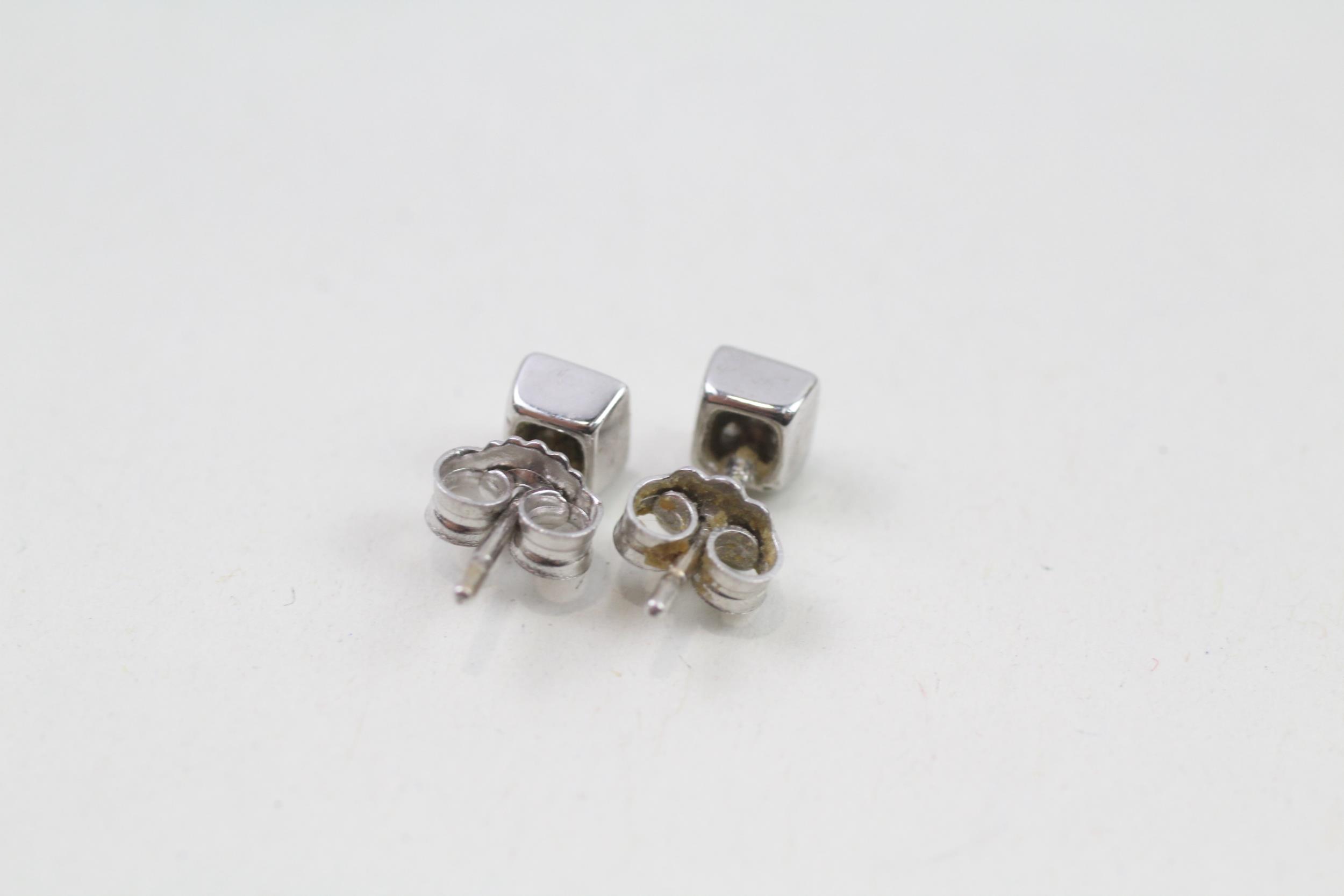 18ct gold diamond stud earrings (1.6g) - Image 4 of 4