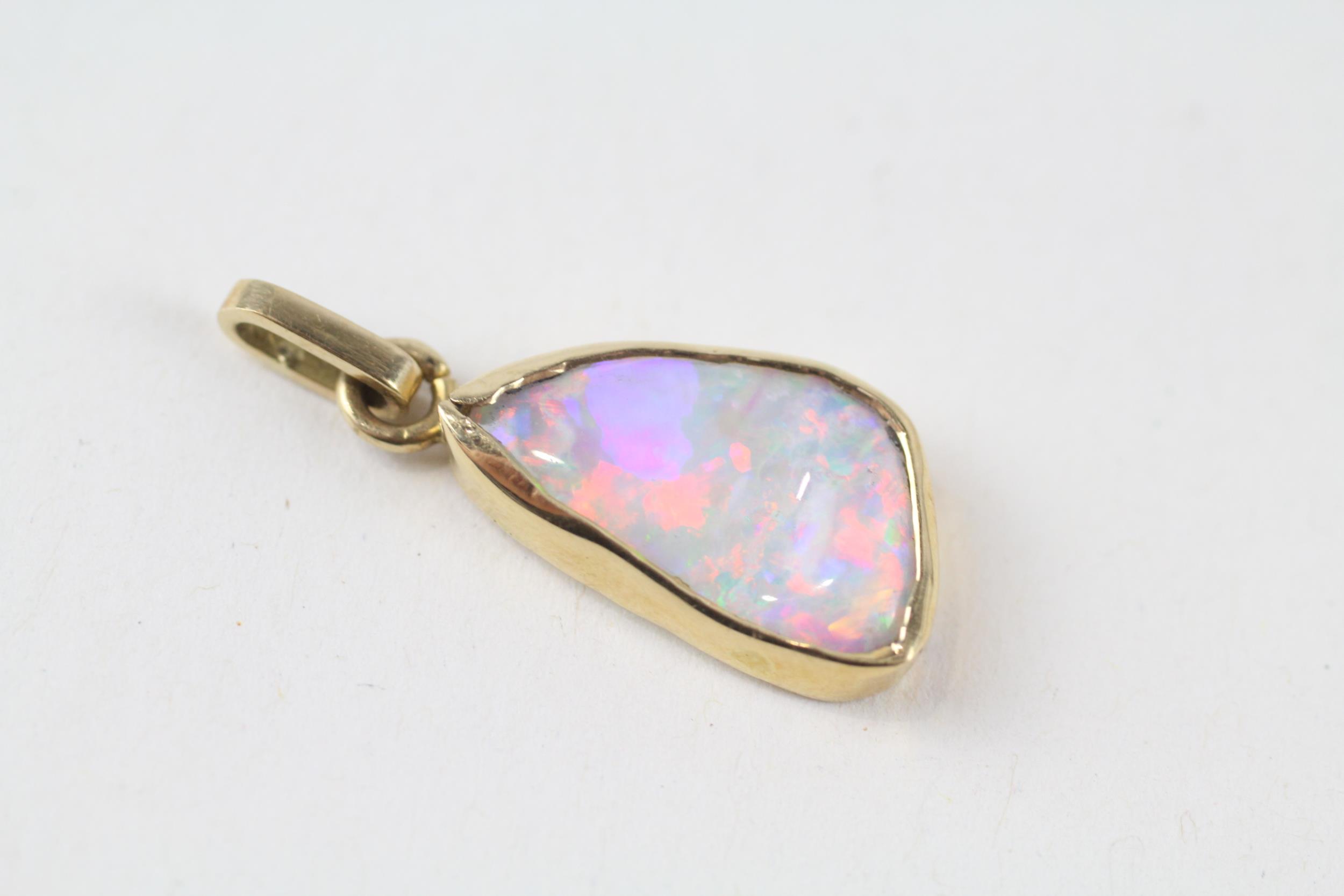 18ct gold opal pendant (1.8g) - Image 2 of 4