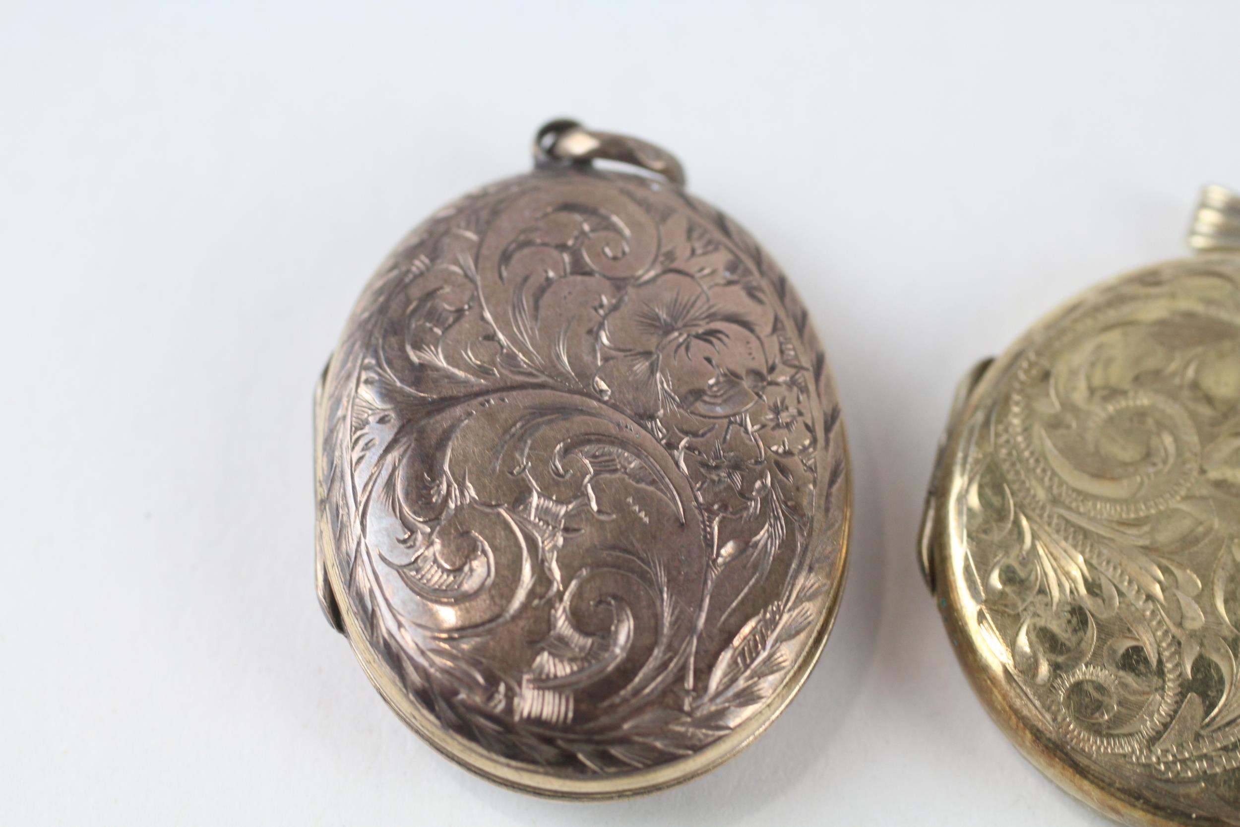 3x 9ct gold back & front antique patterned lockets (24.1g) - Image 2 of 5