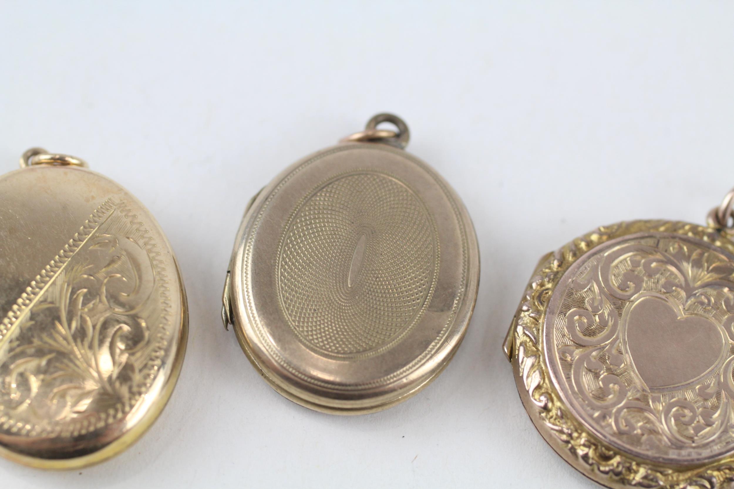 3x 9ct gold back & front antique patterned lockets (13.9g) - Image 3 of 4