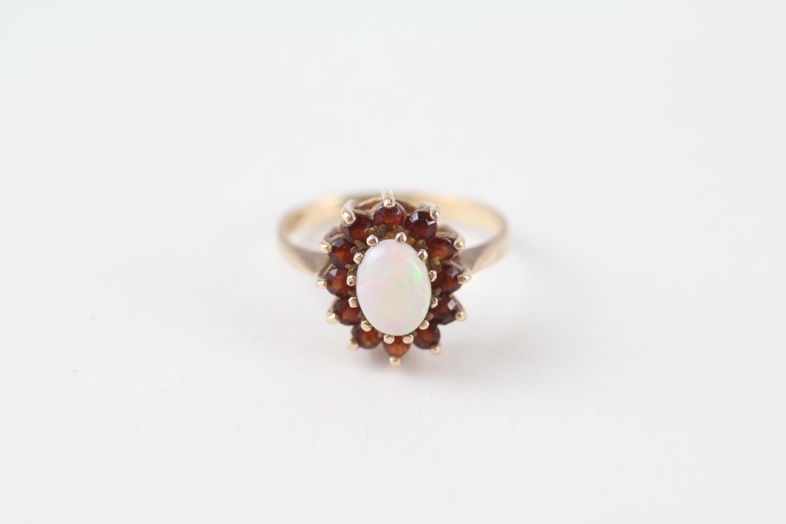 9ct gold vintage opal & garnet cluster ring (2.3g) Size K