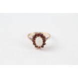 9ct gold vintage opal & garnet cluster ring (2.3g) Size K