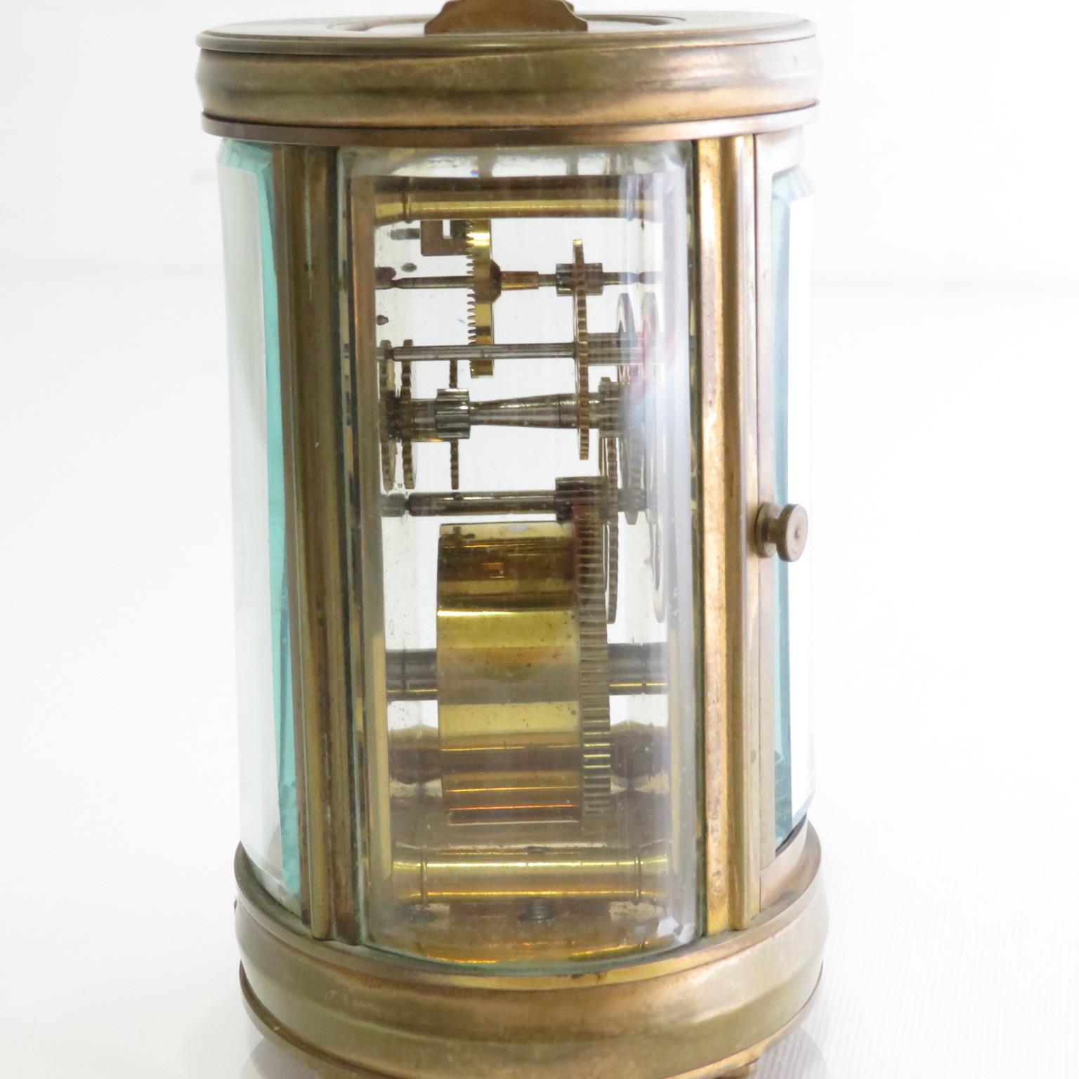 A midsized oval carriage clock. Problem with winding. Sold as spares or repairs. 110mm x 90mm // - Image 3 of 6