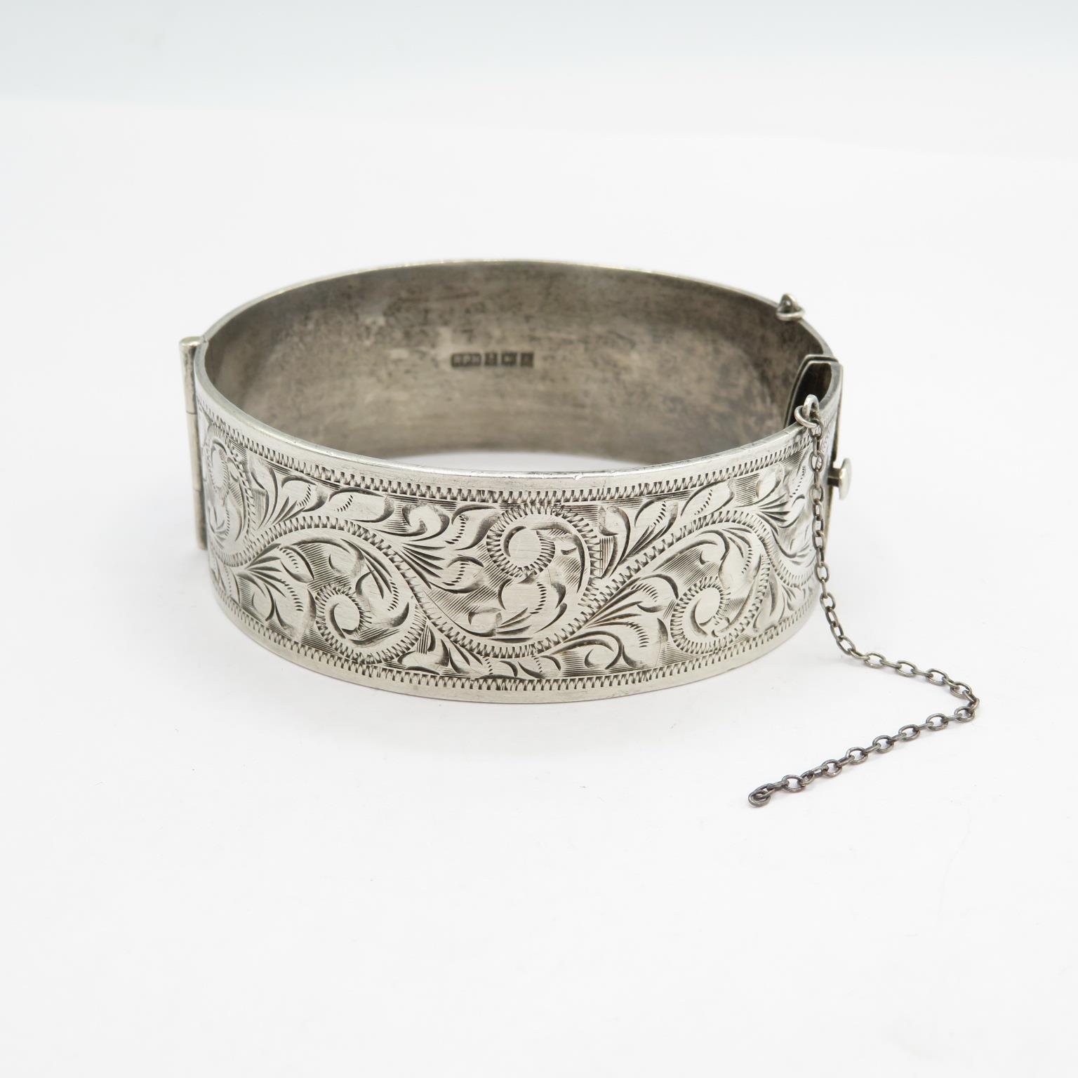 An antique cuff bangle 63g