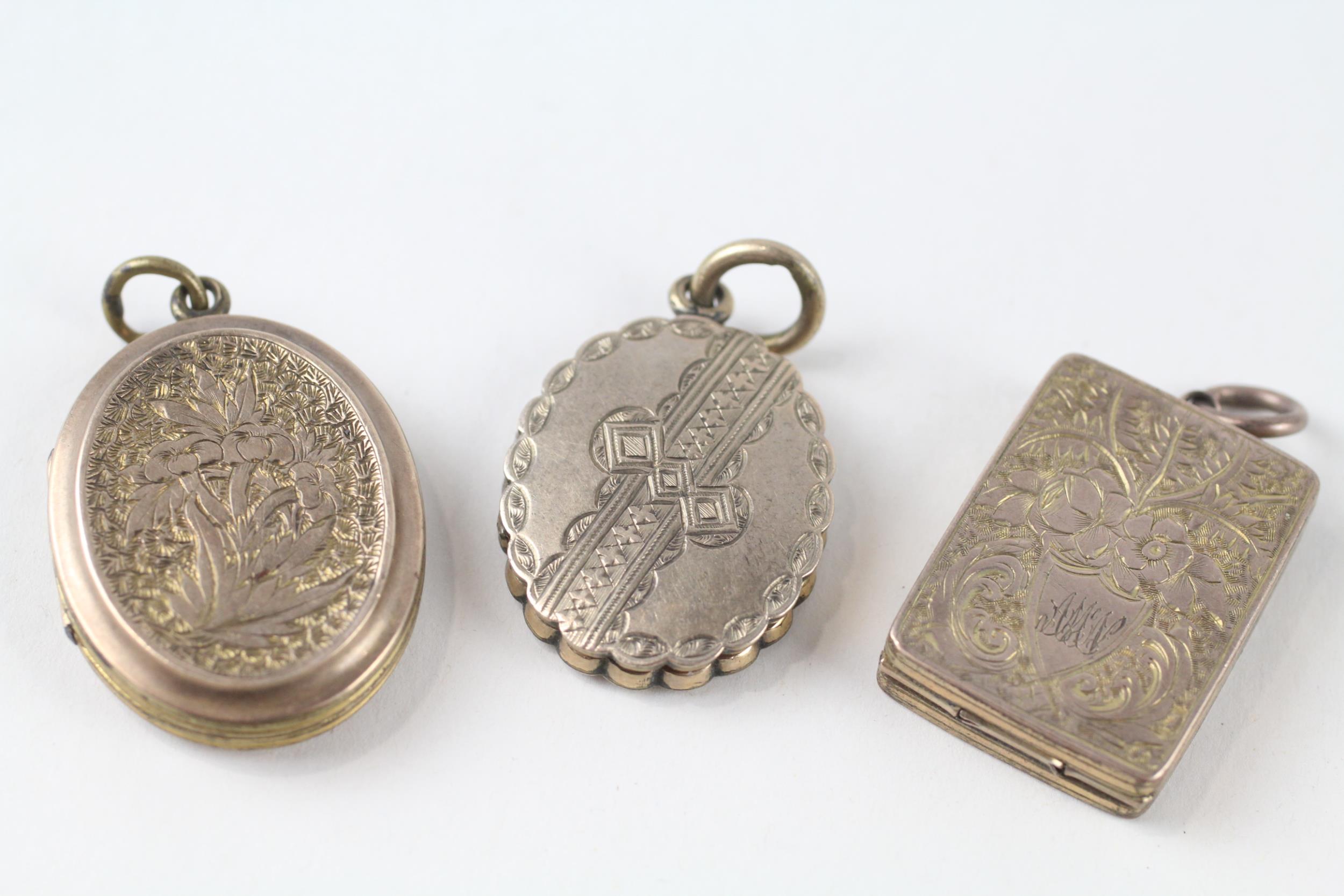 3x 9ct gold back & front antique patterned lockets (27.6g)