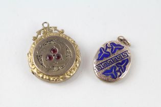 2x 9ct gold back & front paste, enamel & mourning antique lockets (7.6g)