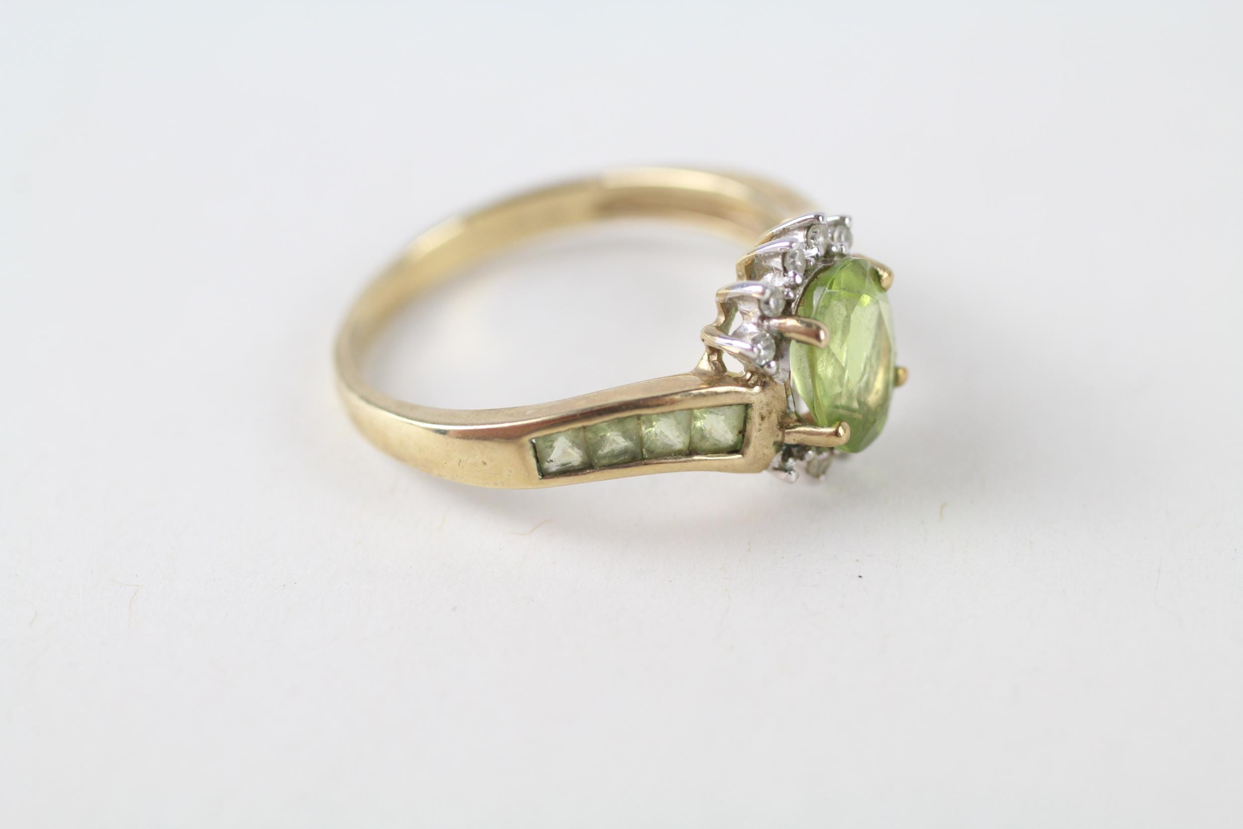 9ct gold peridot & diamond cluster ring (2.8g) Size Q - Image 2 of 4