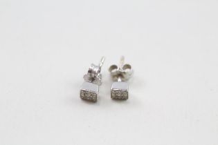 18ct gold diamond stud earrings (1.6g)