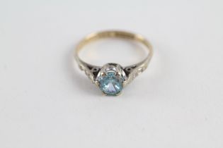 9ct gold blue zircon solitaire ring (2.1g) Size L
