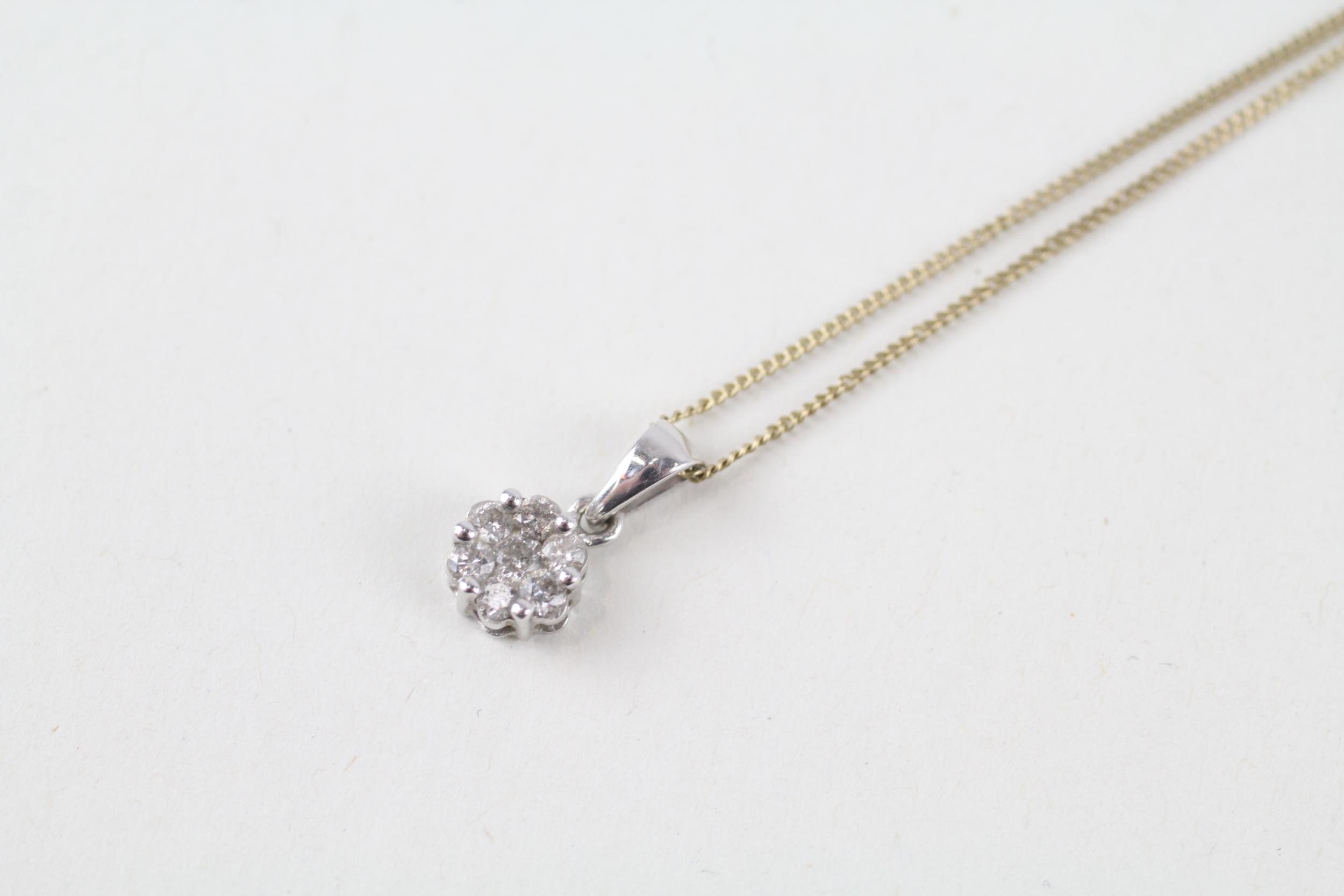 9ct gold diamond cluster pendant & chain (1.5g)