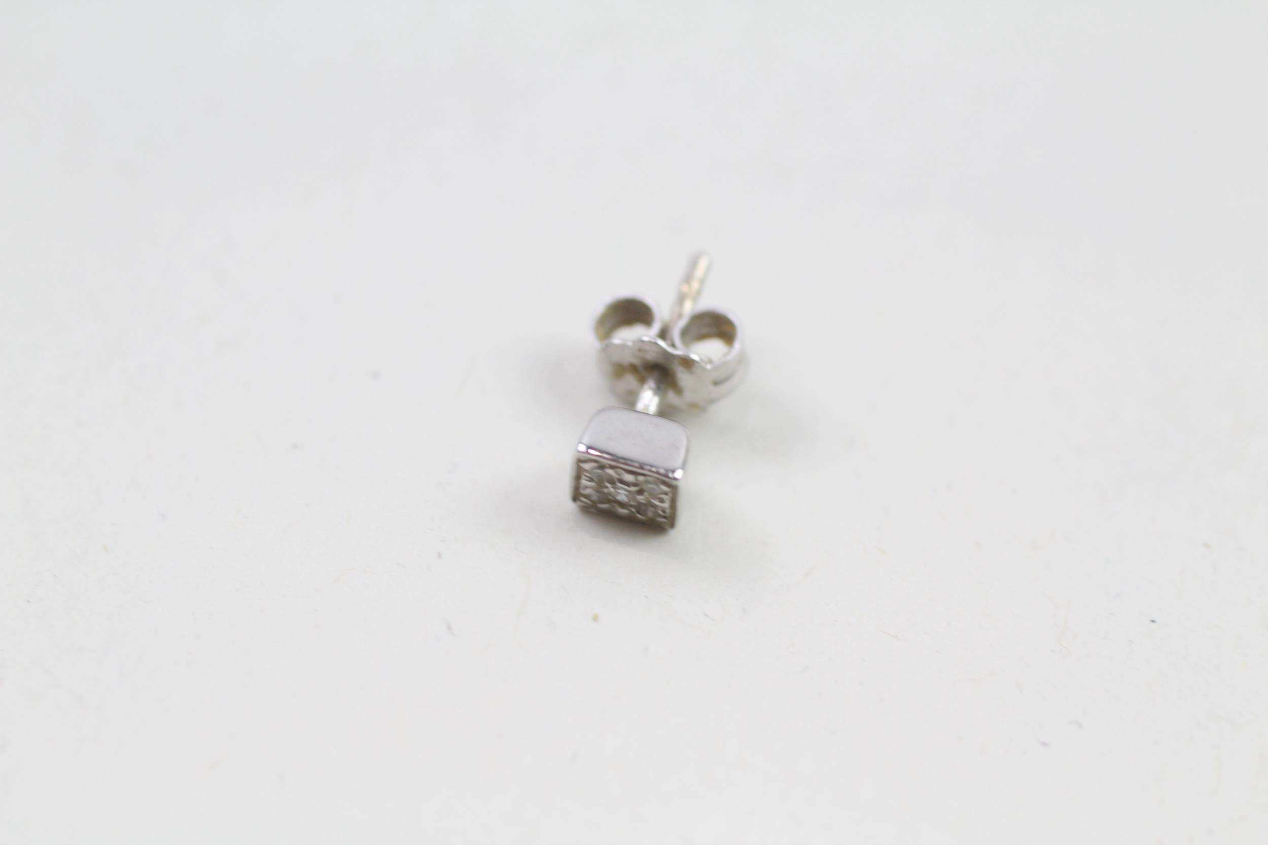 18ct gold diamond stud earrings (1.6g) - Image 2 of 4