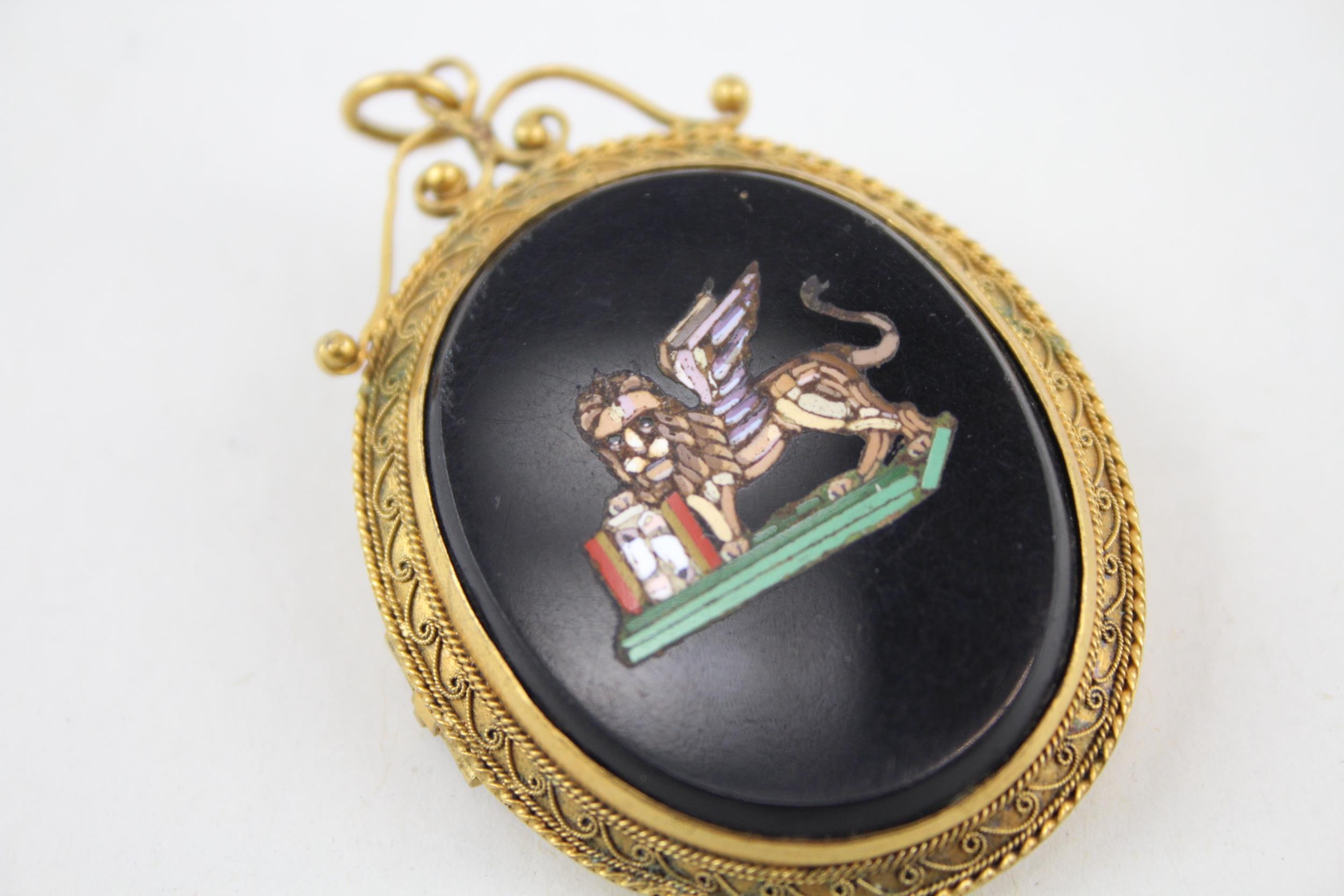 Antique micro mosaic pendant/brooch featuring a Gryphon (22g) - Image 2 of 5