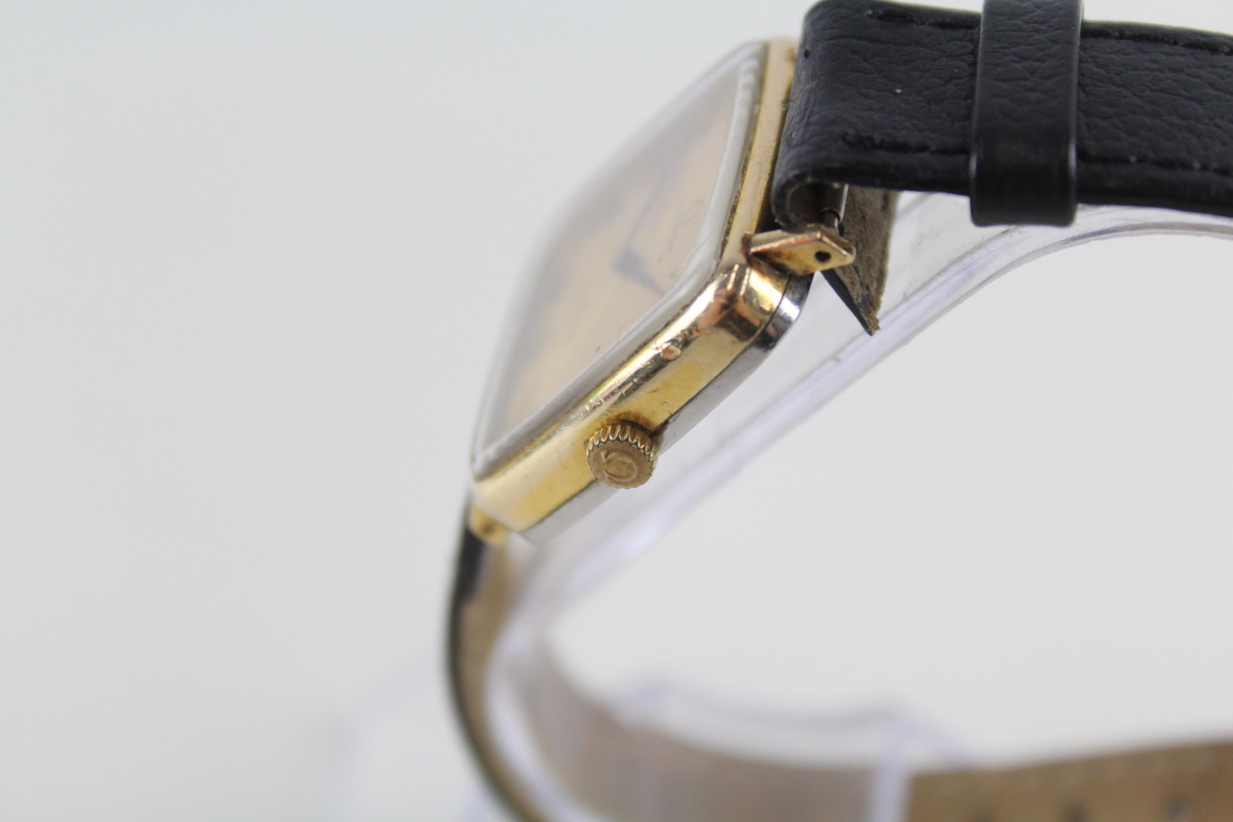 OMEGA GENEVE Unisex Square Dial Gold Tone WRISTWATCH Hand-wind WORKING // OMEGA GENEVE Unisex Square - Image 3 of 5