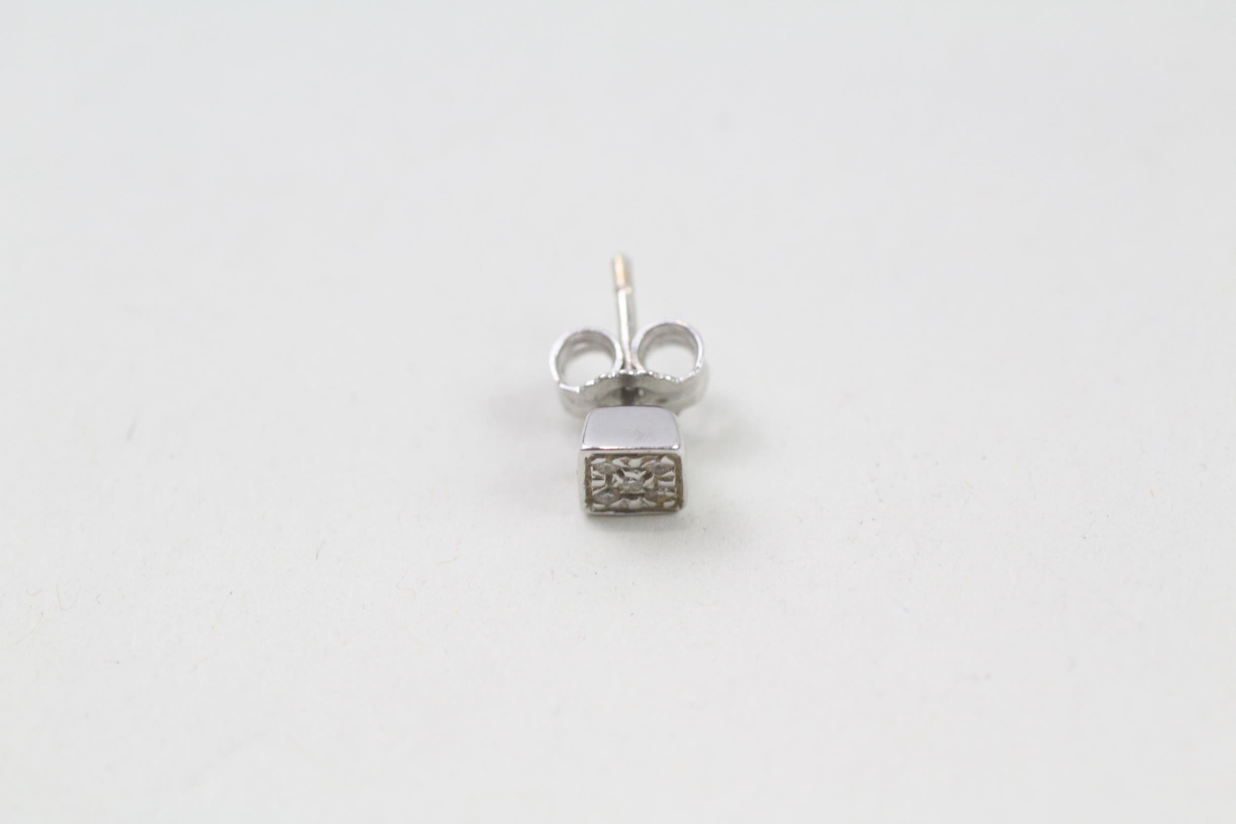 18ct gold diamond stud earrings (1.6g) - Image 3 of 4